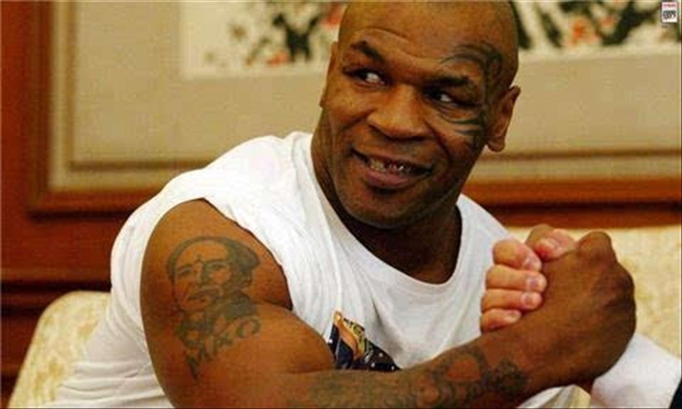 世界级拳王泰森,曾一拳800斤打死牛,请保镖专