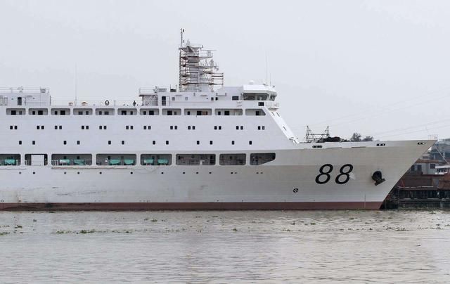 2011年7月11日,航母保障船88舰也就是徐霞客号抵达大连辽宁舰驻地