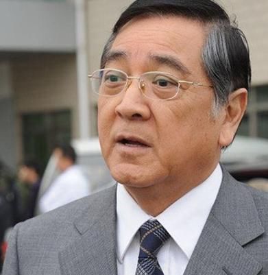 秦沛的第一任夫人是梁盛子,是中日混血,长得极其漂亮,听说秦沛当时追