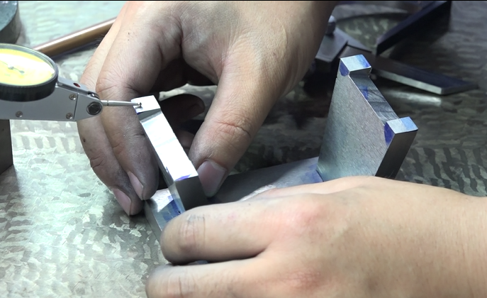 挑战0.01毫米20位顶级工匠用原始工具做神秘器物 挑战0.01毫米20位顶级工匠用原始工具做神秘器物