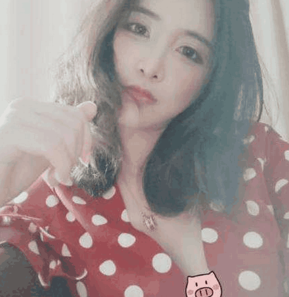 斗鱼一姐陈一发微博发不雅照片,胸前打码让网