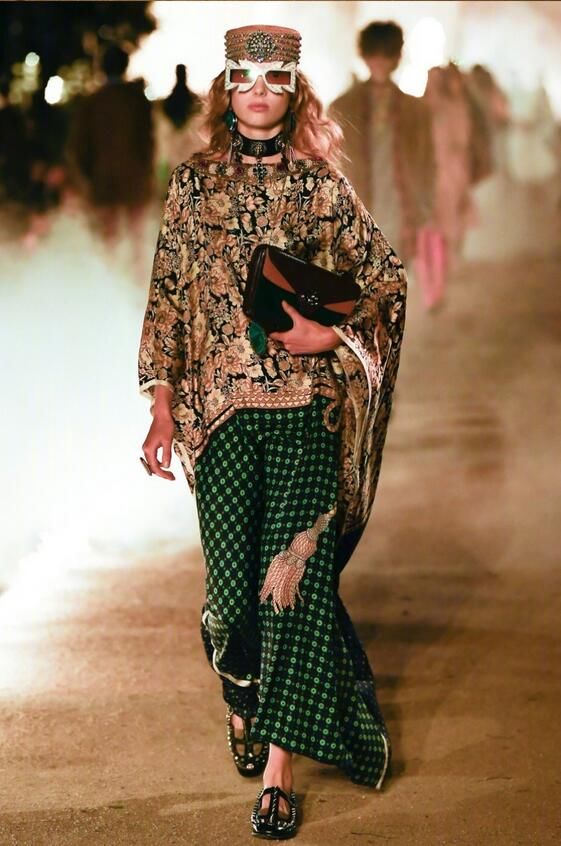 Gucci 2019早春度假系列 这次秀场搬到了墓地