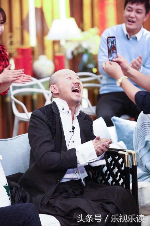 唱《天堂》的华晨宇张韶涵节目组迎接唱《隐形