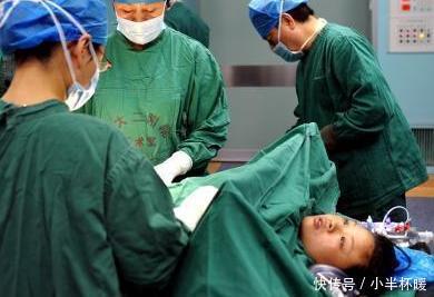 怀孕八个月双胞胎妈妈漏尿,去医院检查后连医