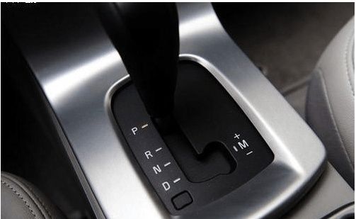 早上起来,你上车时是p档,直接着车就行了,在你行