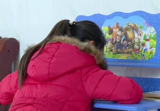 校长脱女学生裤子拍照 被开除党籍撤销教师资格 校长脱女学生裤子拍照 被开除党籍撤销教师资格