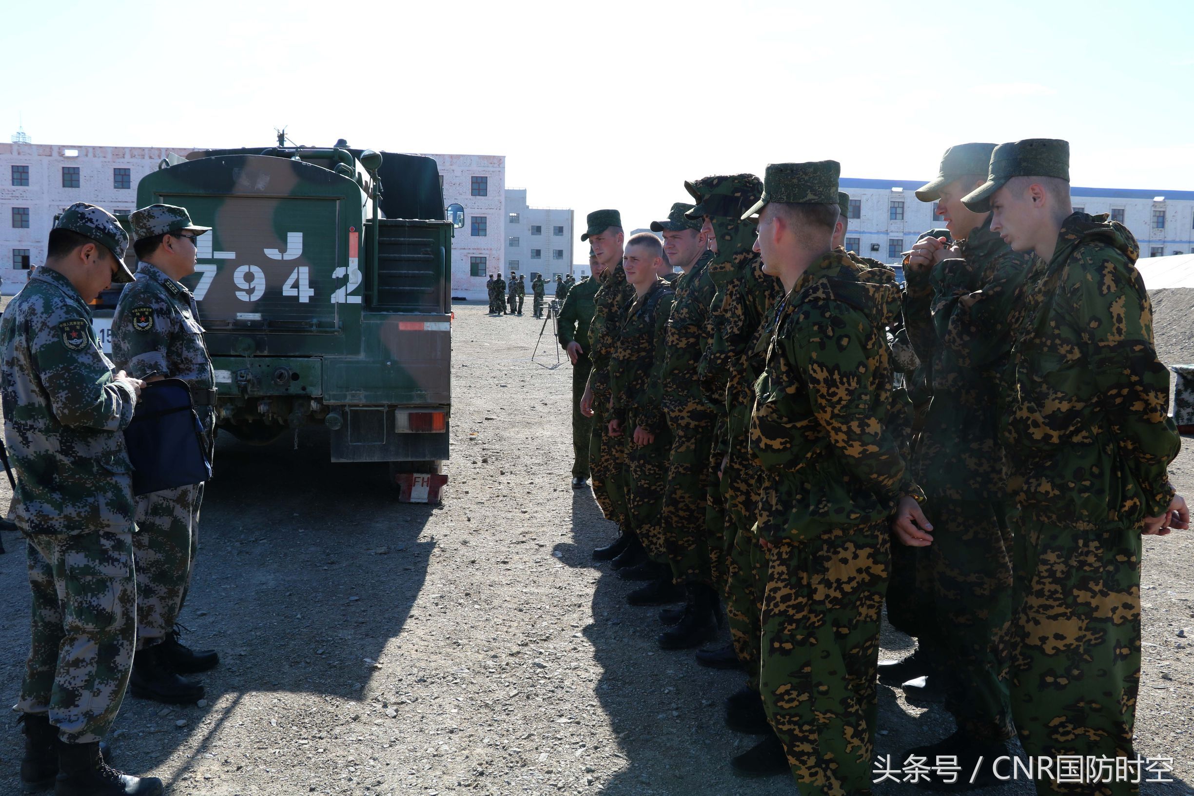按比赛规则，外军参赛队可使用我方提供的赛事装备，也可自带同等战技术性能装备。此次，除“苏沃洛夫突击”项目俄罗斯自带步战车车组参加比赛外，其他比赛项目和各国参赛队均使用我方提供的武器装备进行比赛。