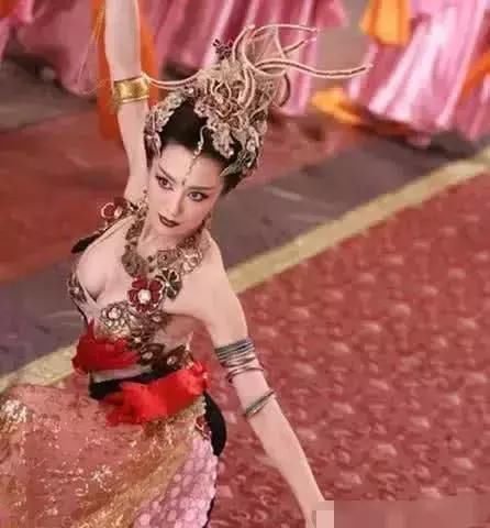 她曾将杨幂踩在脚下,被狗咬脸缝20针,如今再现