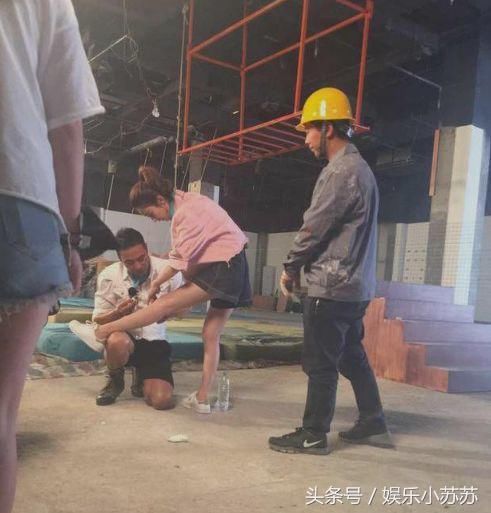 瞬间,范冰冰撒狗粮,李小璐被自己蠢哭,赵丽颖让