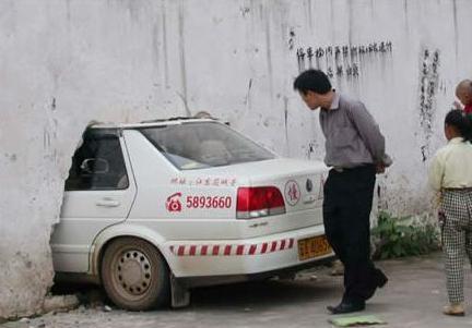 驾校教练车那些神乎其技的改装,都是被二货学员逼的! 驾校教练车那些神乎其技的改装,都是被二货学员逼的!