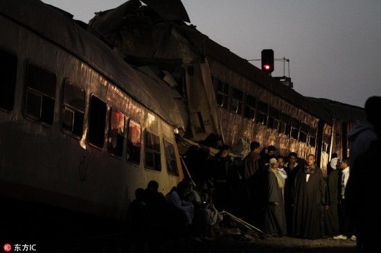 埃及两列火车相撞 造成数十人死伤