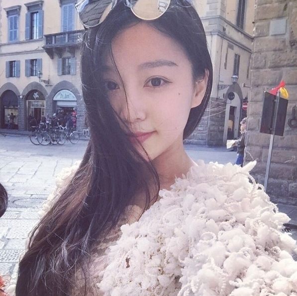 马龙绯闻女友大量私照曝光 长相清纯大长腿吸睛