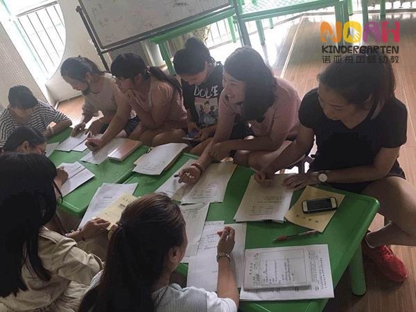 嘉兴诺亚舟幼儿园开展园本培训一课三研活动