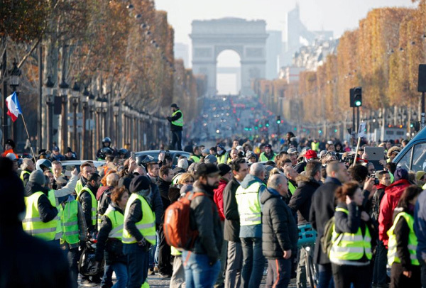 超28万法国人上街抗议马克龙 导致1人死亡227人受伤
