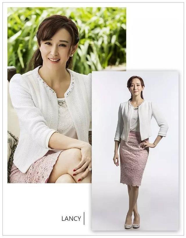 高小琴在剧中的打扮拿捏十分准确,不能太时髦看着像