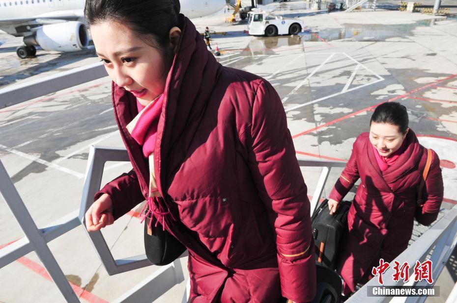 90后空中姐妹花服务春运