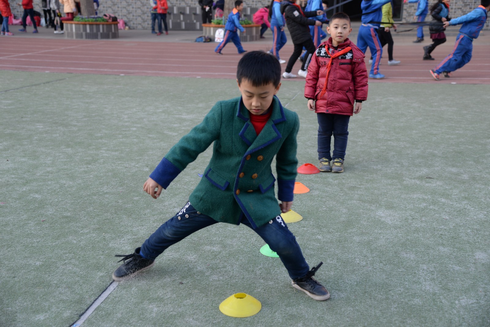 太原小学生 足球训练玩出新花样