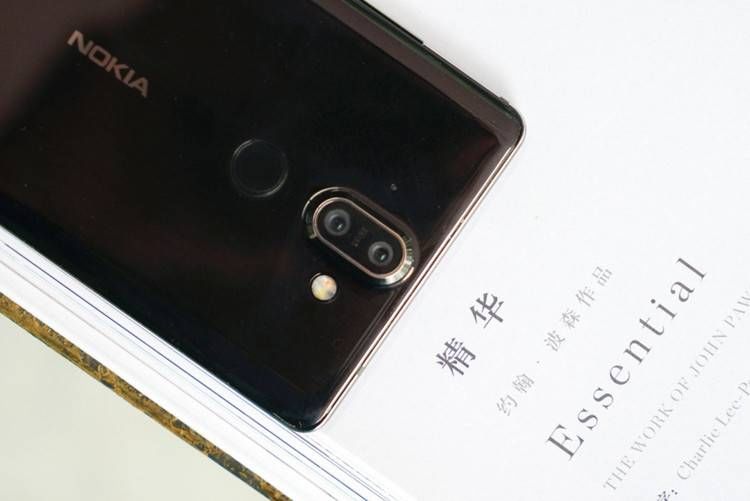 诺基亚 8 Sirocco 锋芒初露,曲面屏幕、防水防尘
