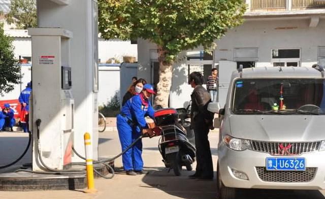 目前一百块92号汽油能跑多远?采访了多位车主