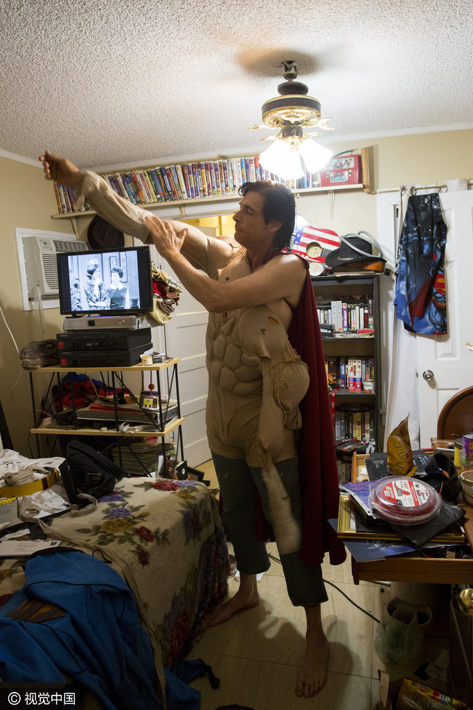 IGN将超人评为史上最伟大的漫画超级英雄第一名。图为克里斯托弗在穿超人服装。