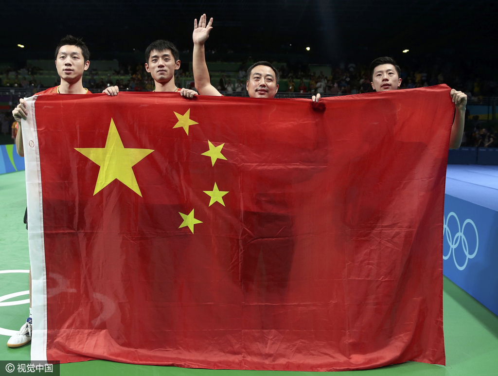 组图-刘国梁这一吻有点甜 你们龙队被么么哒了