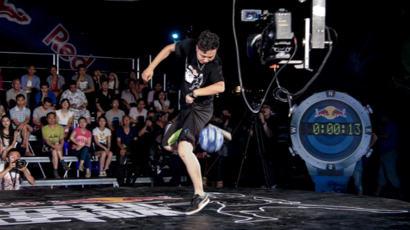 花式足球运动员孟杨与他的足球故事 花式足球运动员孟杨与他的足球故事