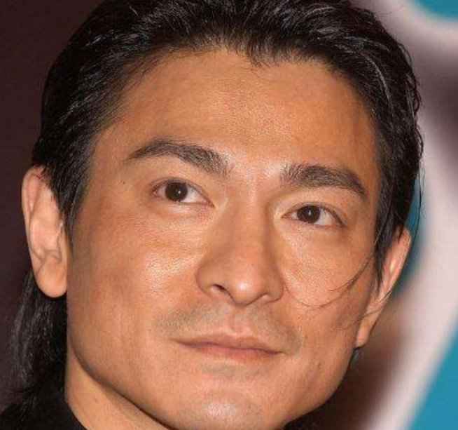 男神刘德华各个年龄段的照片,来看看什么时候的刘德华最帅呢