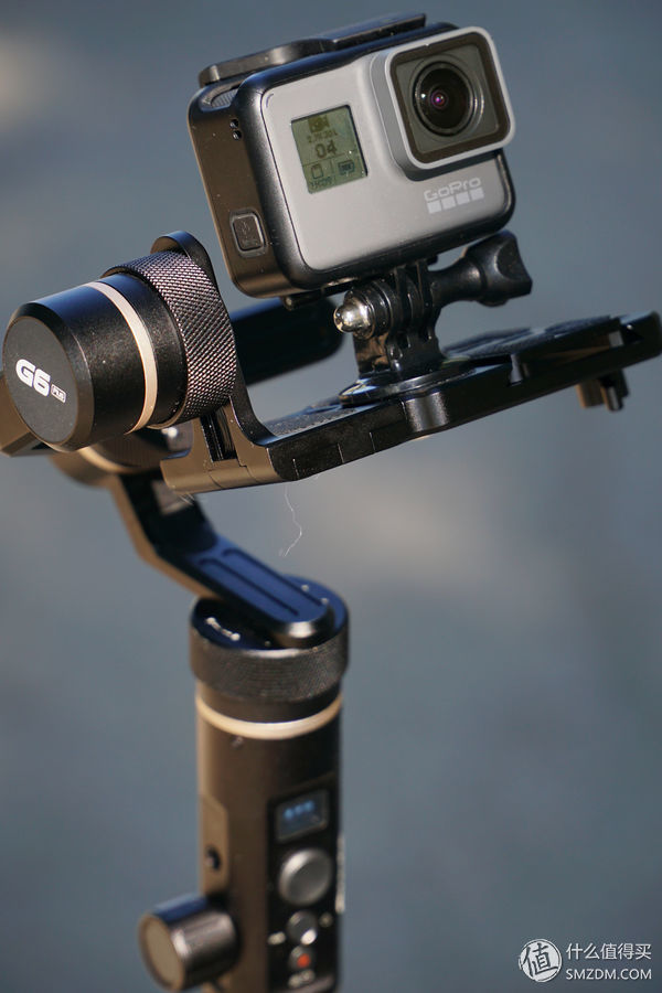 年轻人的第一台百搭型手持稳定器!飞宇蜂鹰G