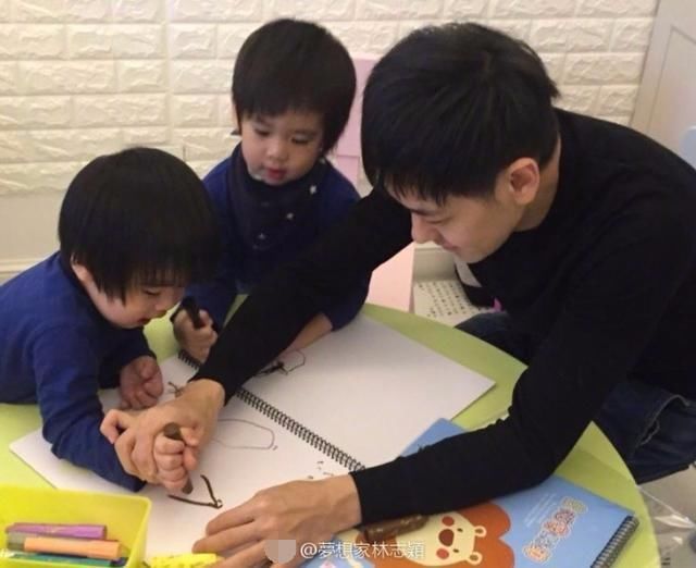 林志颖格外偏爱老三,陈若仪喜欢老二,网友:Kim