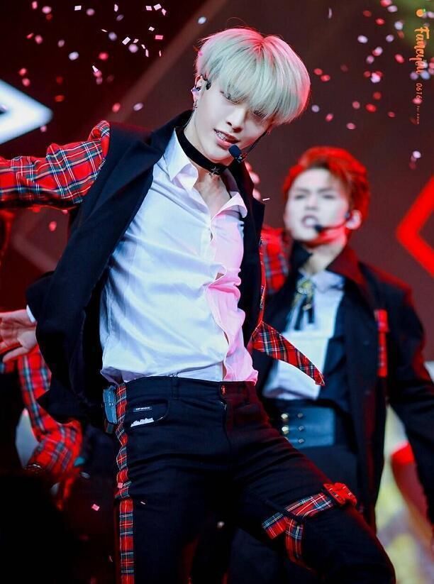 《练习生》陈立农被黑到不敢笑,蔡徐坤被乐华