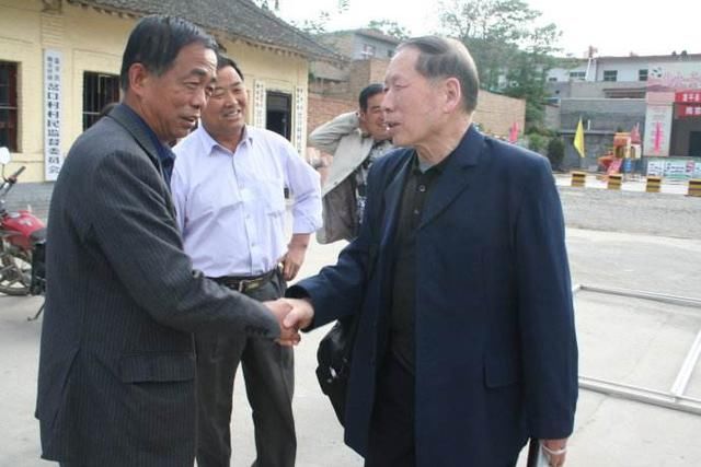 在农村,村干部工资到底是多少?为什么还要涨?