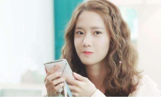 女星都爱蛋卷头!戚薇惊艳,赵丽颖土气,热巴可爱