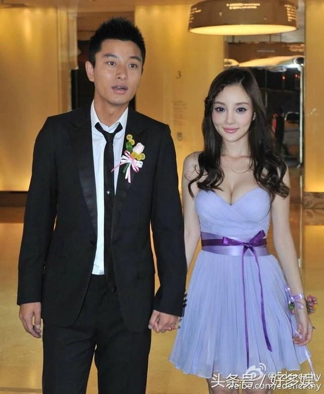 网友爆料李小璐胸是假的!冒着生命危险做!医院