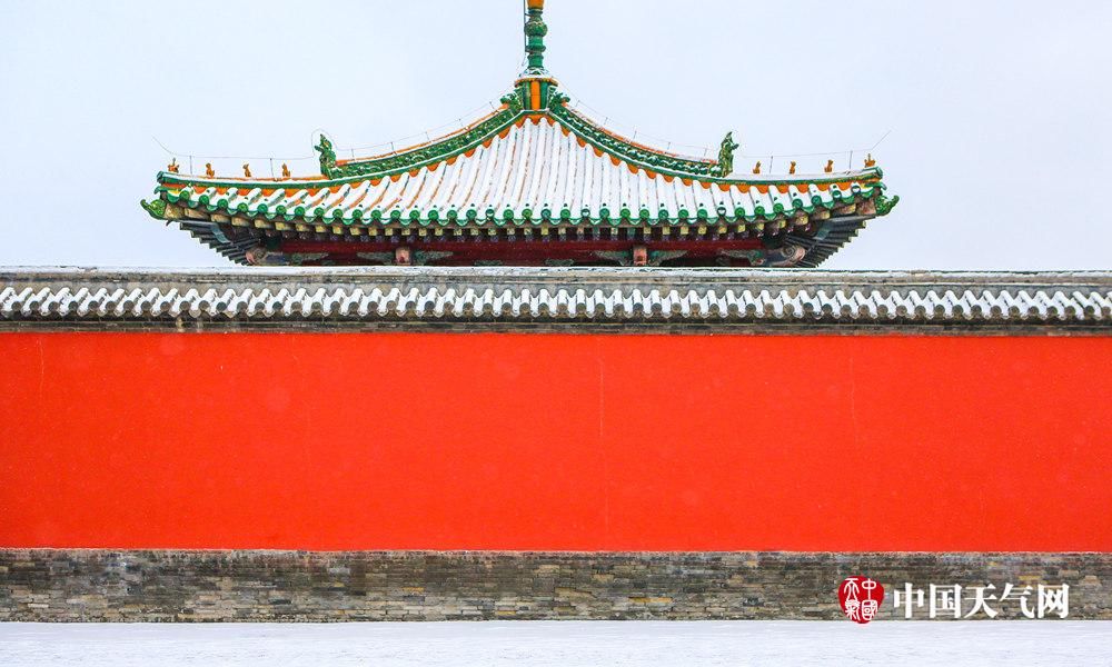 沈阳迎今年首场降雪 故宫雪景美如画