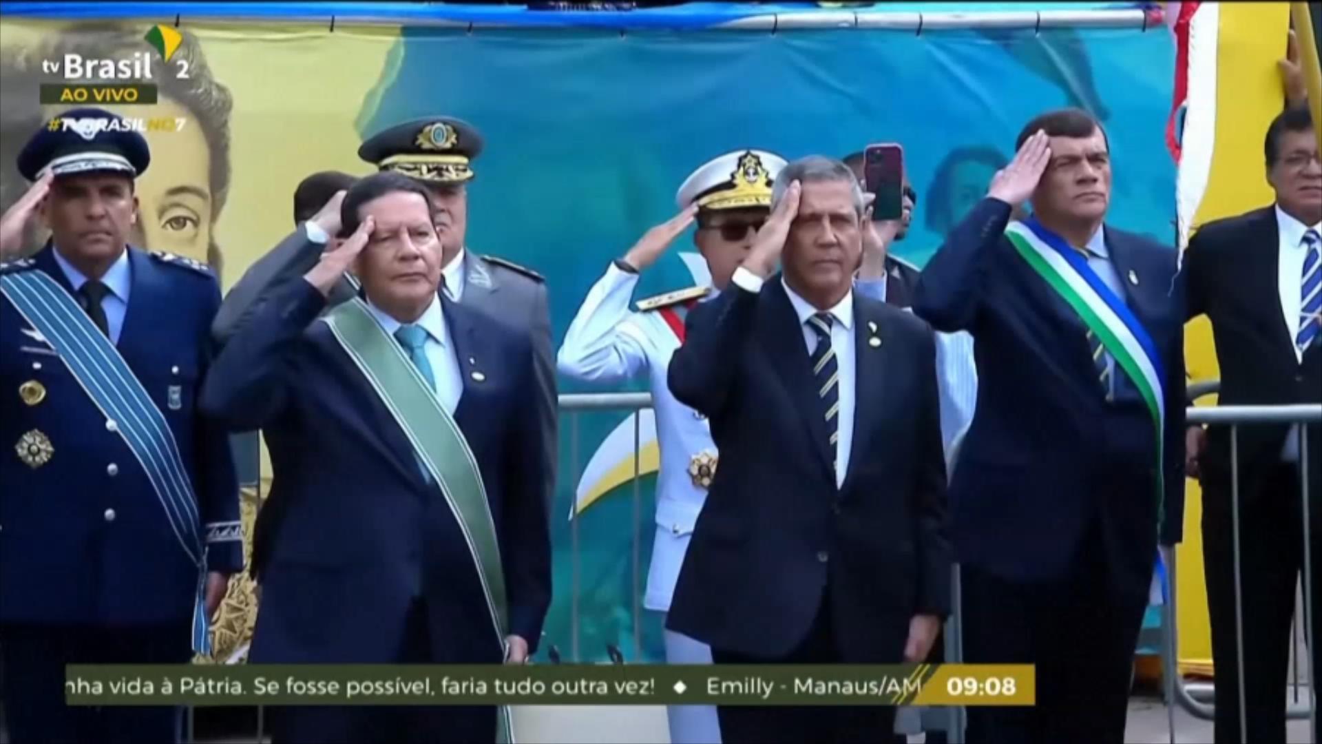 巴西举行阅兵式庆祝独立200周年 巴西举行阅兵式庆祝独立200周年