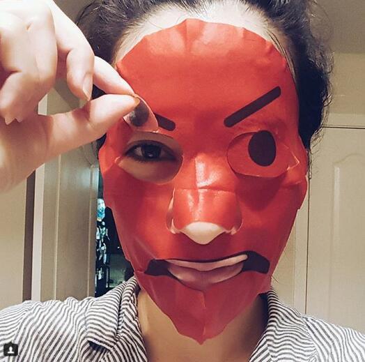 emoji面膜问世!说好的可爱遇到真人秀就丑哭了