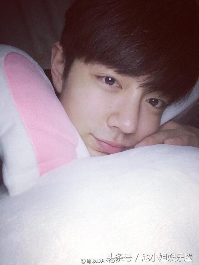 郑爽卸妆后,蔡徐坤卸妆后,肖战卸妆后,愣是把粉