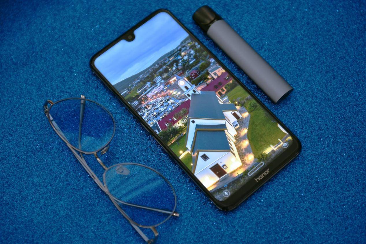 千元珍珠屏!荣耀8 X MAX试听享受前的美图欣