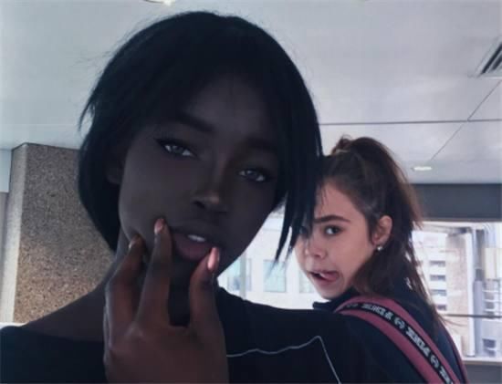 贴图园地 lolachuil,来自美国洛杉矶的一名学生.