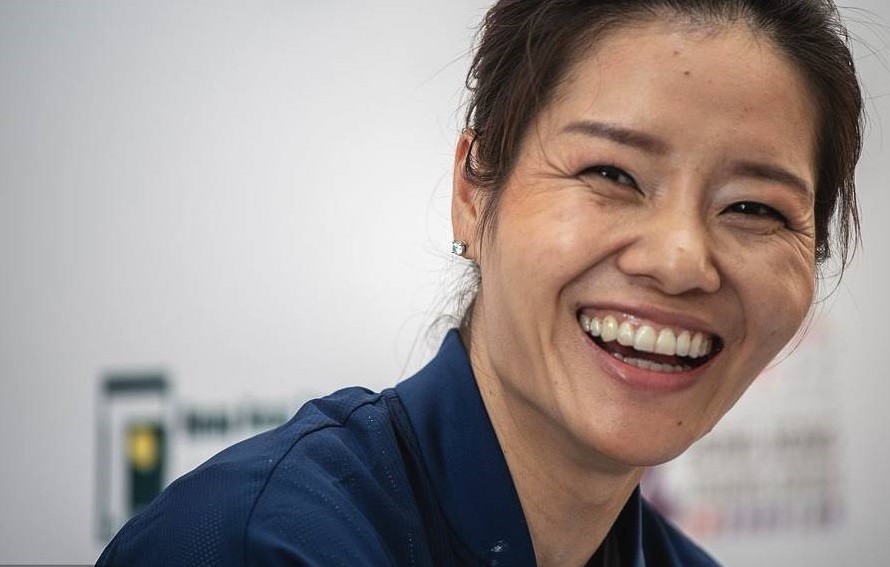 李娜近照曝光 满脸褶皱露齿大笑 网友怒了:这是哪个货拍的