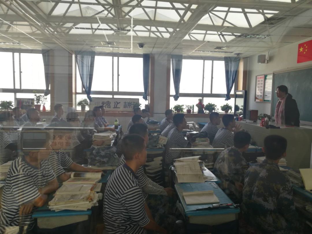 海航班的学生在上课。（衡中海航班，是经过一定考试选拔组成的，培养的是海军行载飞行员。）