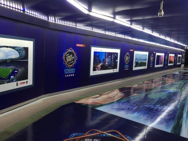 秒杀网易的地铁广告新玩法,京东给我们打了个