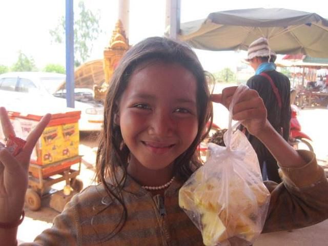 去柬埔寨旅游的话,一百块钱人民币可以让当地