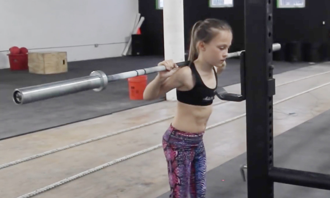 面对记者采访父亲心疼的说：“看到自己的女儿如此拼命，我觉得这个比赛对她来说太难了，中途几次我都劝说她重新考虑，但她用自己的行动证明，我的担心完全是多余的。”