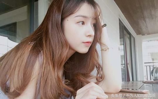 周二珂回归斗鱼,熊猫直播总监直言看二珂不顺