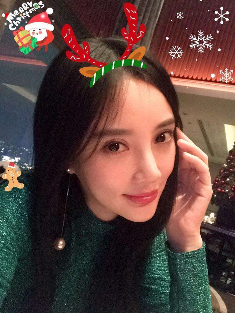 公开恋情?李小璐 PGone秀恩爱接吻视频被曝光(图1) 公开恋情?李小璐 PGone秀恩爱接吻视频被曝光(图1)