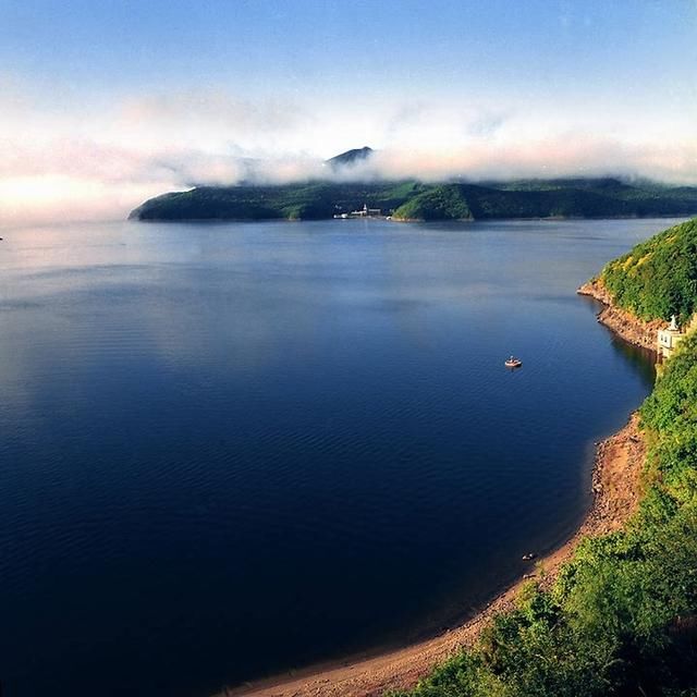 镜泊湖除了这个主景区外,地下森林和峡谷也都是不可错过的景点,每年都
