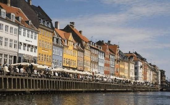 一个没有穷人的国家 上学免费、看病不要钱