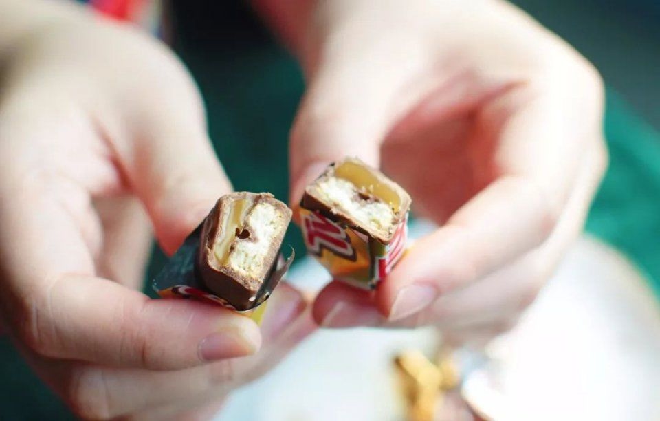 一口气尝了10个国家的零食,过年不出门也能吃