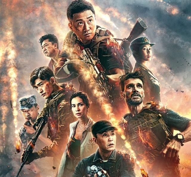 吴京带儿子为《战狼2》宣传,却被发现手指缺陷